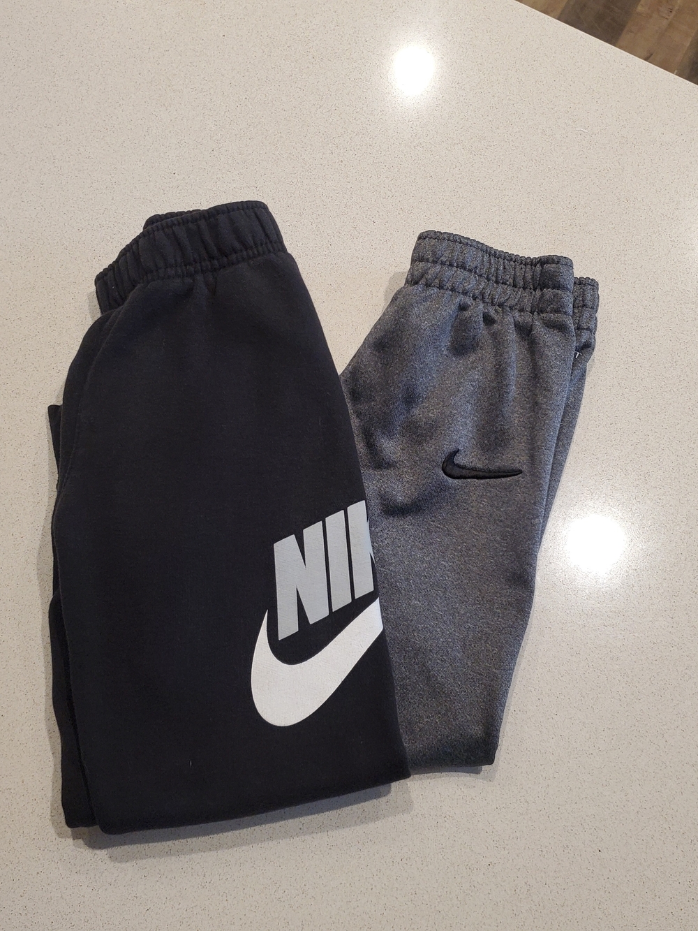 Nike Kids Two-Pack Joggers in Black & Gray. Size 6